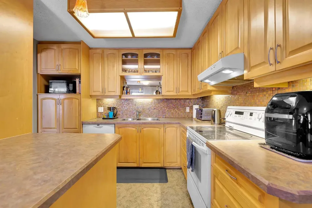 107 Silvergrove Road NW Calgary AB T3B 4Z6