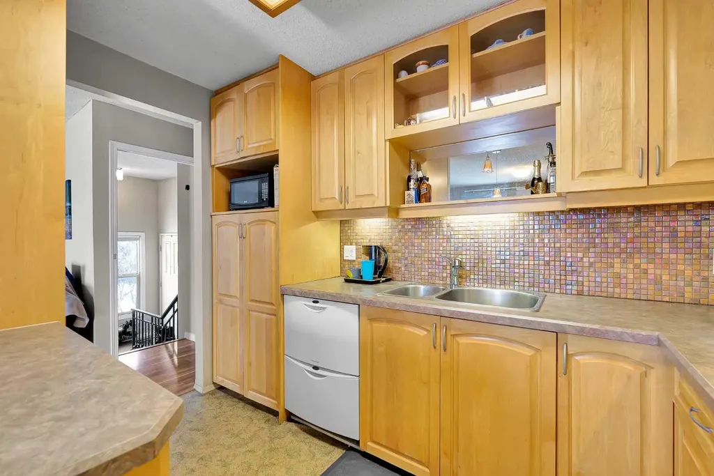107 Silvergrove Road NW Calgary AB T3B 4Z6