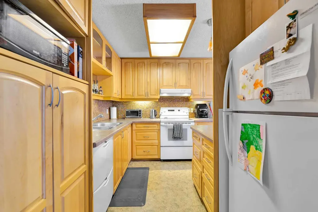 107 Silvergrove Road NW Calgary AB T3B 4Z6