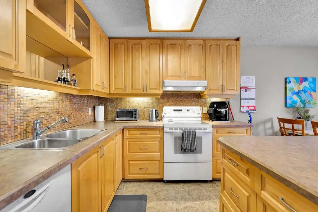 107 Silvergrove Road NW Calgary AB T3B 4Z6