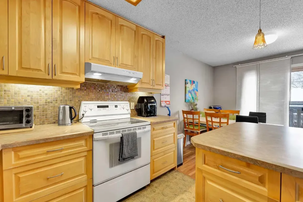 107 Silvergrove Road NW Calgary AB T3B 4Z6