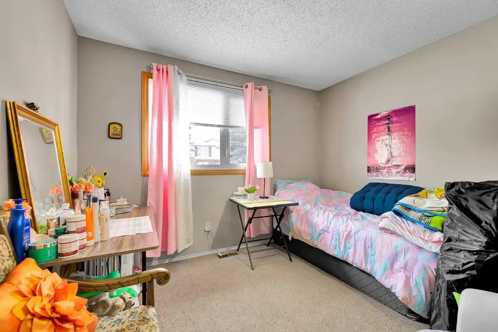 107 Silvergrove Road NW Calgary AB T3B 4Z6