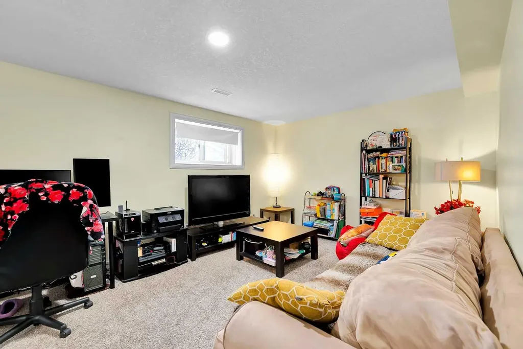 107 Silvergrove Road NW Calgary AB T3B 4Z6