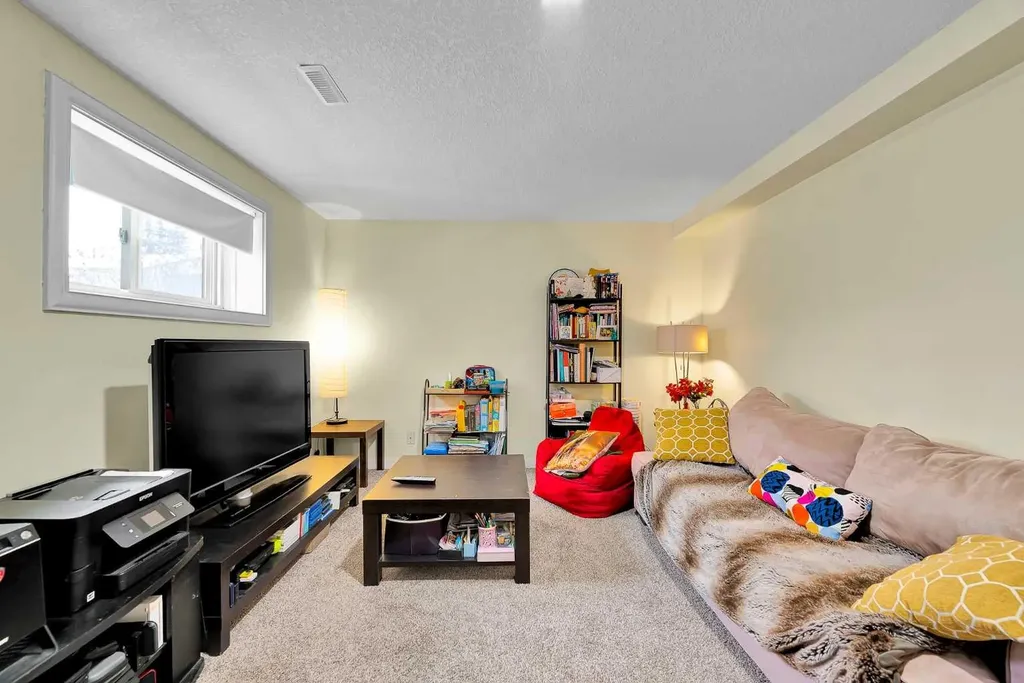 107 Silvergrove Road NW Calgary AB T3B 4Z6