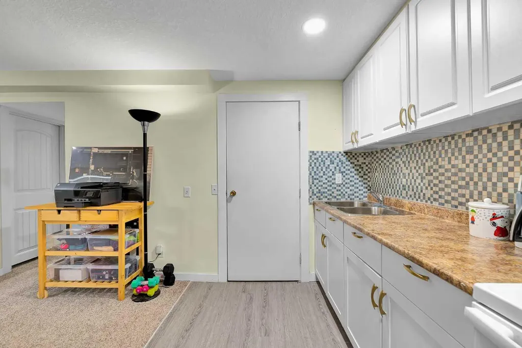 107 Silvergrove Road NW Calgary AB T3B 4Z6