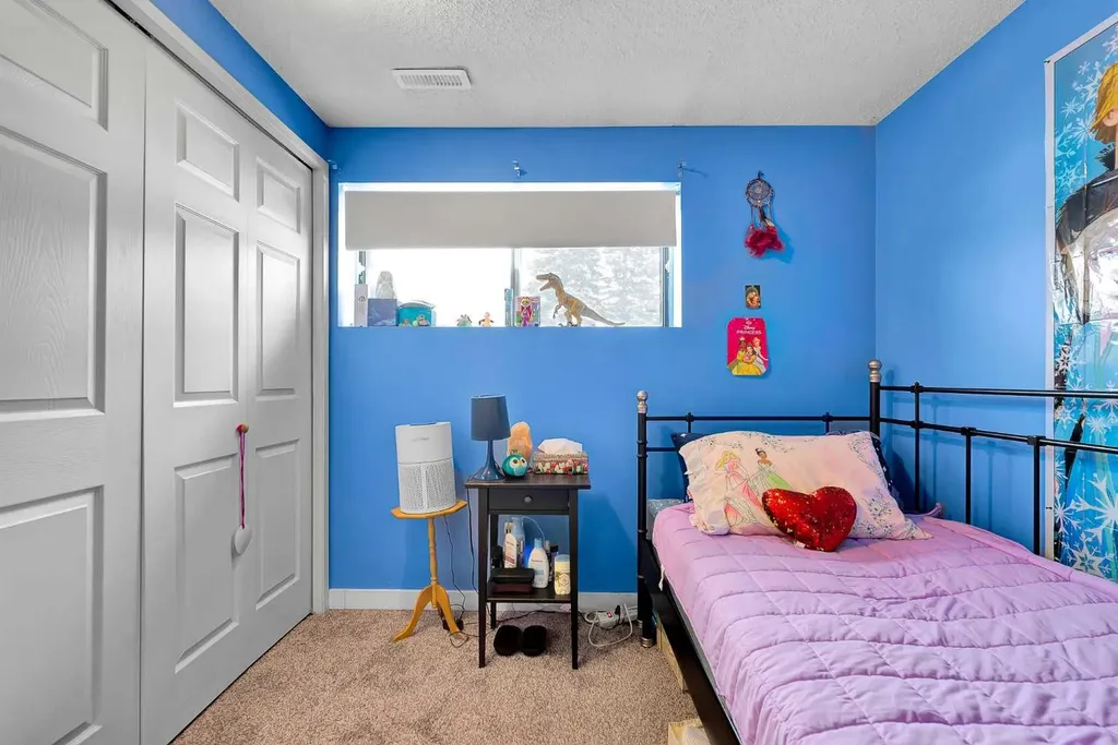 107 Silvergrove Road NW Calgary AB T3B 4Z6