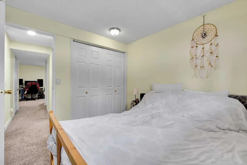 107 Silvergrove Road NW Calgary AB T3B 4Z6