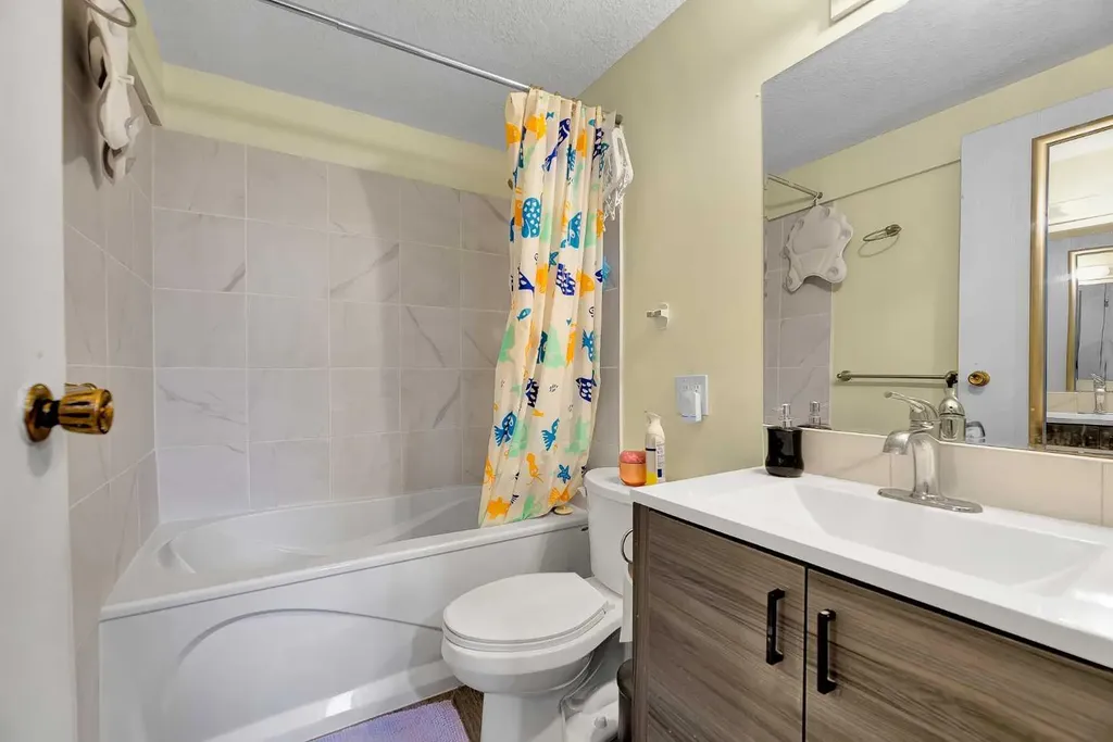 107 Silvergrove Road NW Calgary AB T3B 4Z6