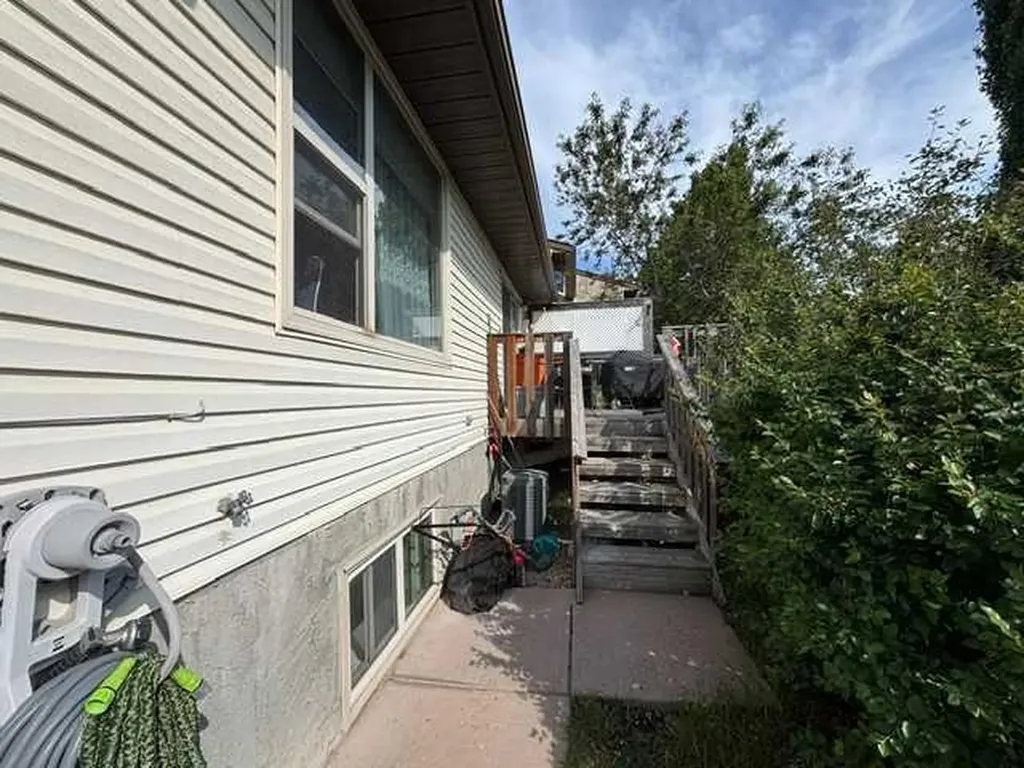 107 Silvergrove Road NW Calgary AB T3B 4Z6