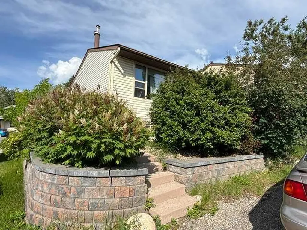107 Silvergrove Road NW Calgary AB T3B 4Z6