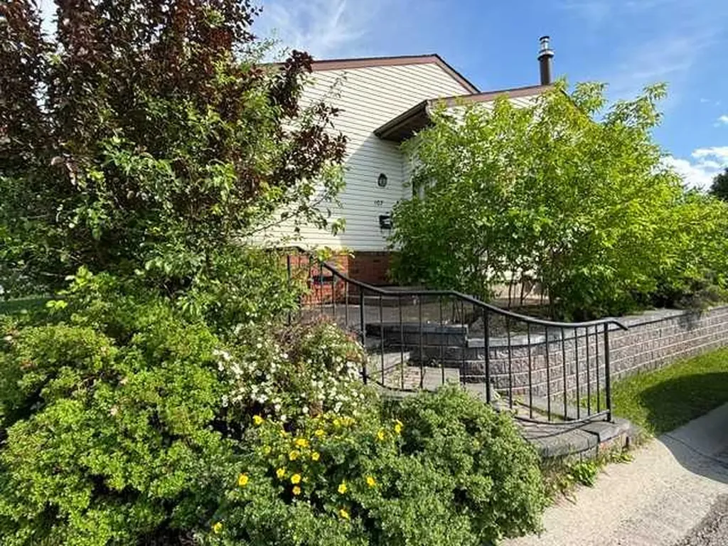 107 Silvergrove Road NW Calgary AB T3B 4Z6