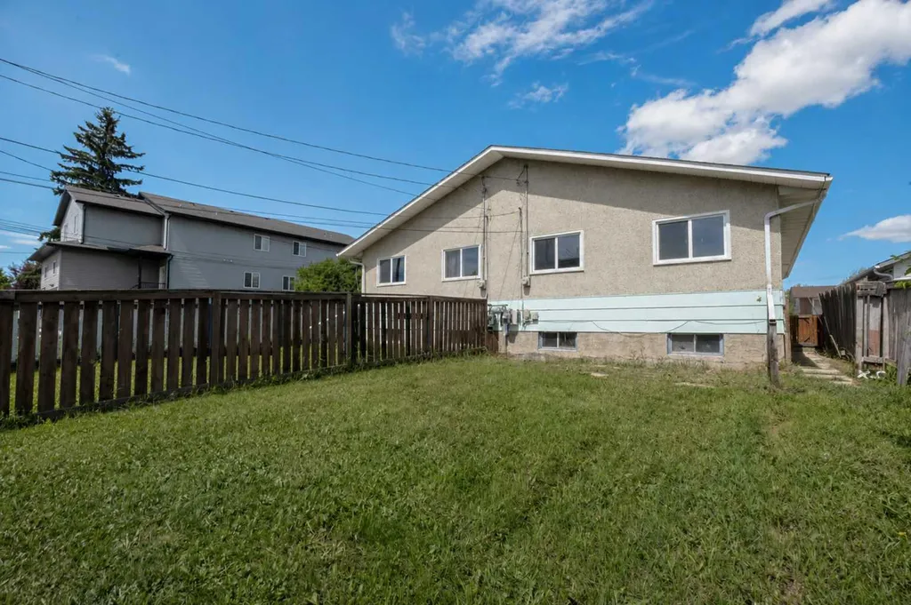 9309 103 Avenue Grande Prairie AB T8V 1E1