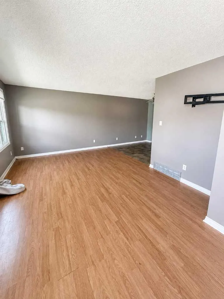 9309 103 Avenue Grande Prairie AB T8V 1E1