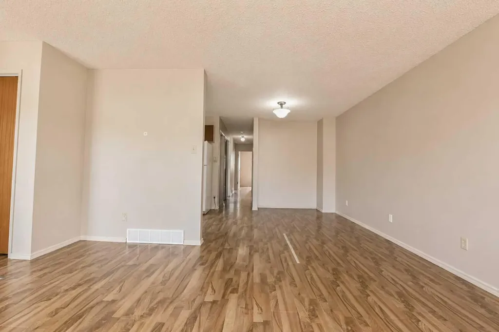 9309 103 Avenue Grande Prairie AB T8V 1E1
