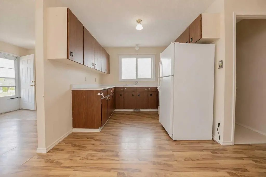 9309 103 Avenue Grande Prairie AB T8V 1E1