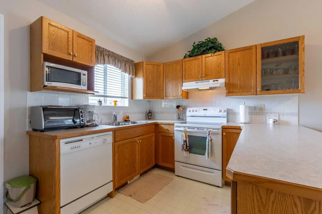 187 Cougar Way N Lethbridge AB T1H 6P4