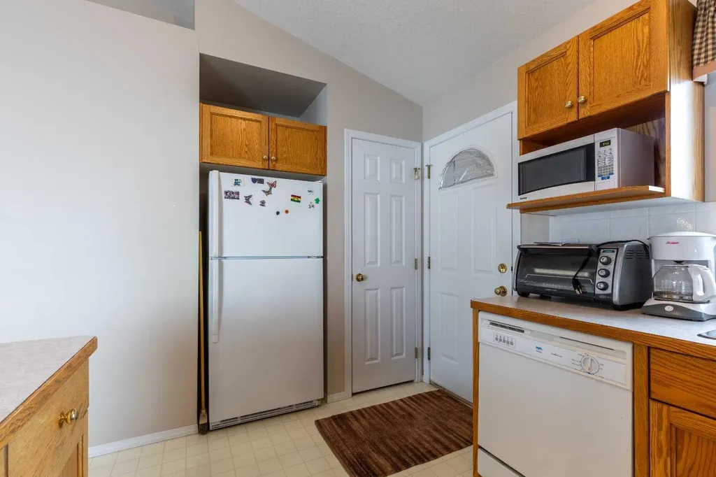187 Cougar Way N Lethbridge AB T1H 6P4