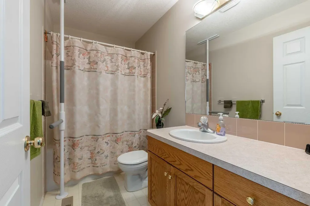 187 Cougar Way N Lethbridge AB T1H 6P4