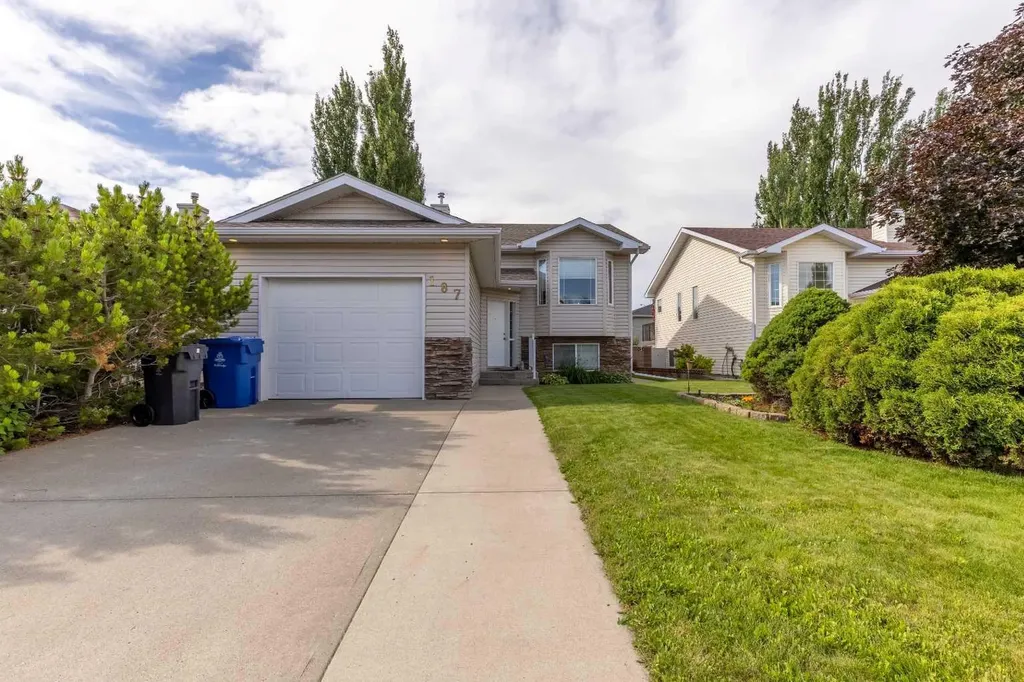 187 Cougar Way N Lethbridge AB T1H 6P4