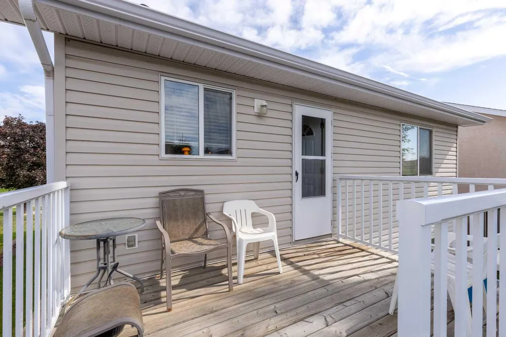 187 Cougar Way N Lethbridge AB T1H 6P4