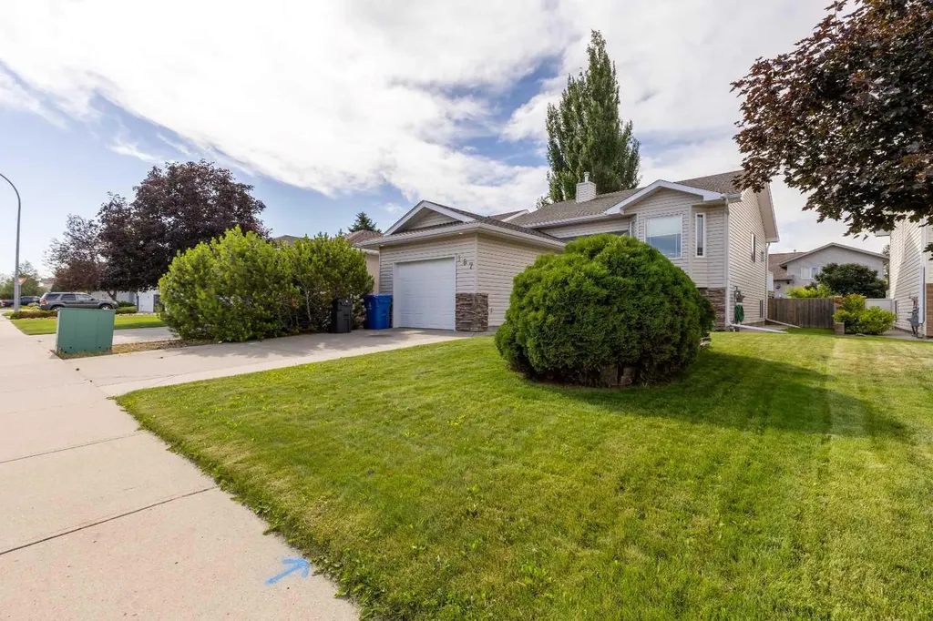 187 Cougar Way N Lethbridge AB T1H 6P4