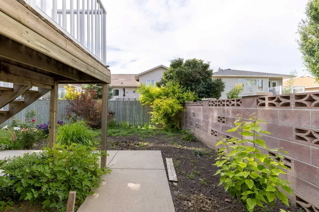 187 Cougar Way N Lethbridge AB T1H 6P4