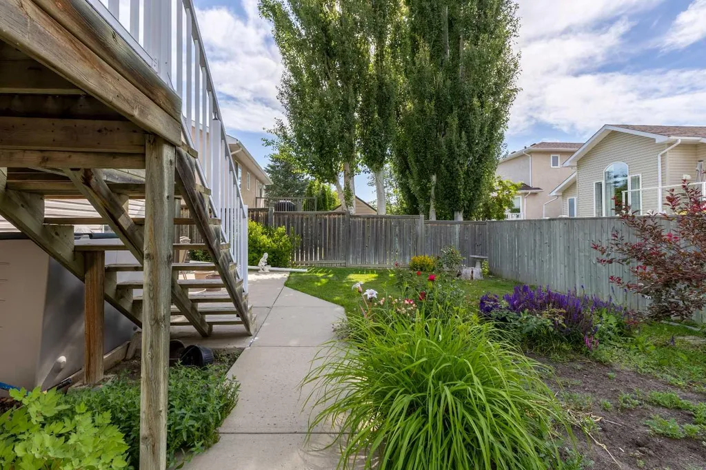 187 Cougar Way N Lethbridge AB T1H 6P4