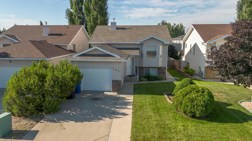 187 Cougar Way N Lethbridge AB T1H 6P4