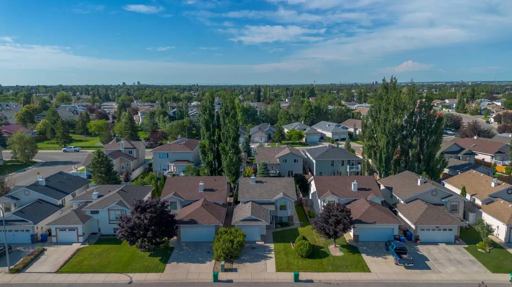 187 Cougar Way N Lethbridge AB T1H 6P4