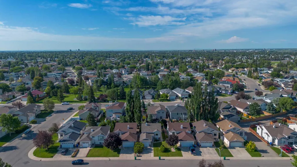 187 Cougar Way N Lethbridge AB T1H 6P4