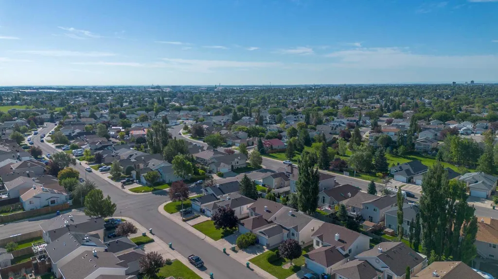 187 Cougar Way N Lethbridge AB T1H 6P4