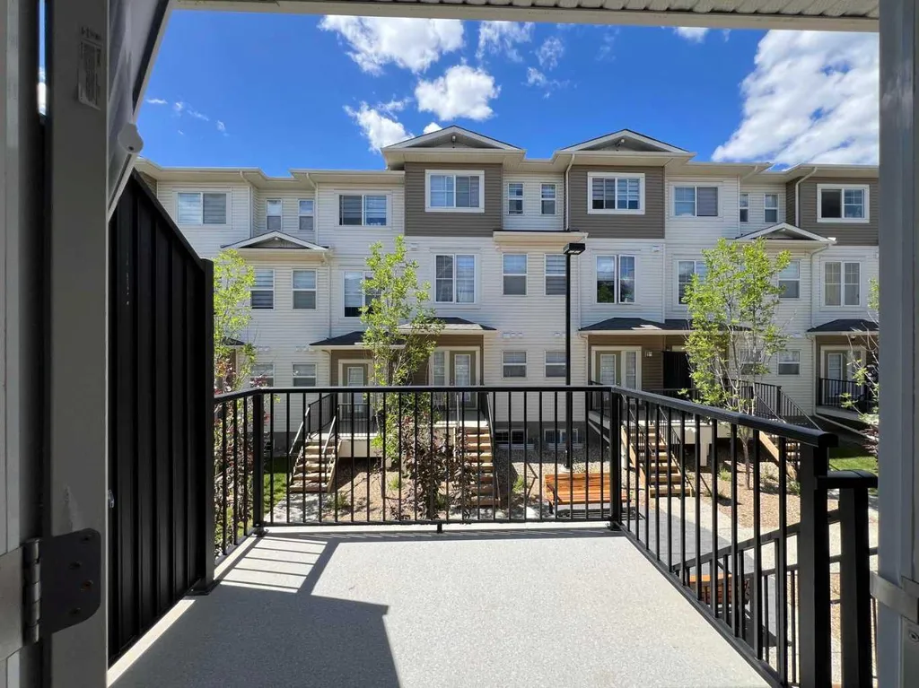 734 Sage Hill Grove NW Calgary AB T3R 2A2