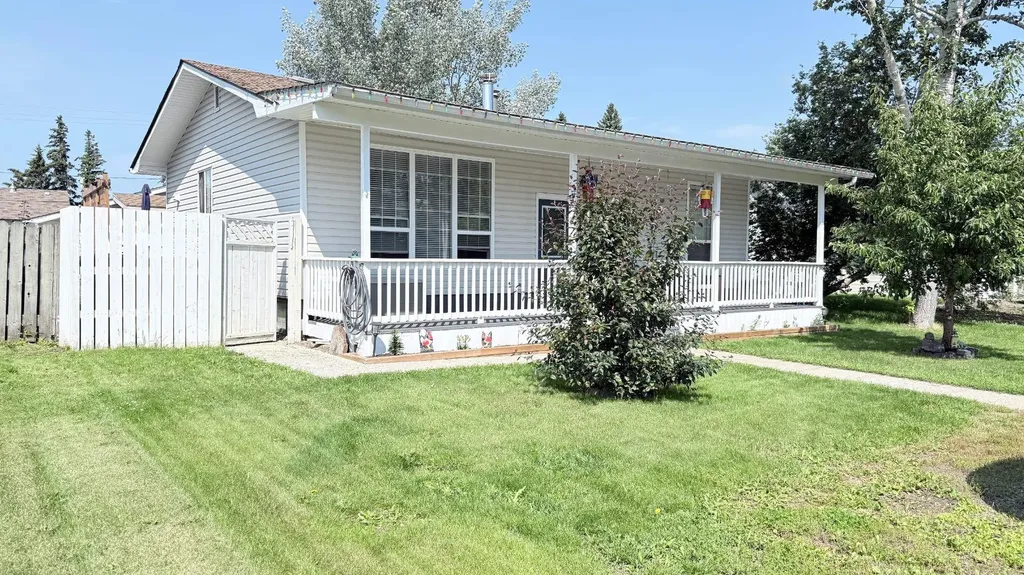 90 4 Street E Lashburn SK S0M 1H0
