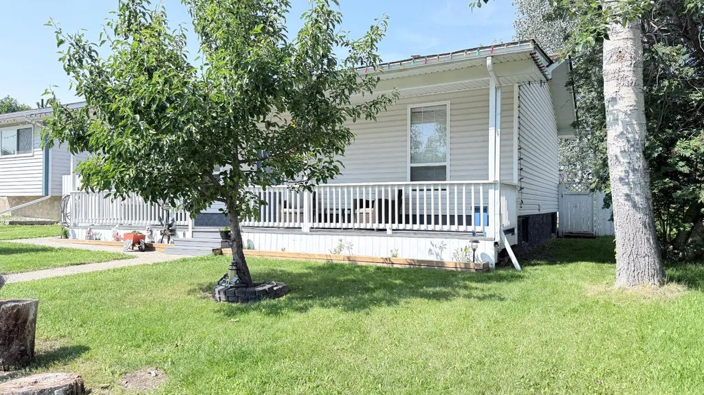 90 4 Street E Lashburn SK S0M 1H0