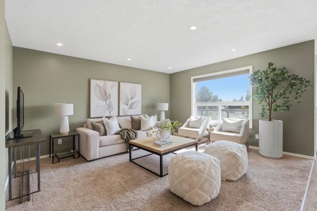 241 Somerside Close SW Calgary AB T2Y 4B6