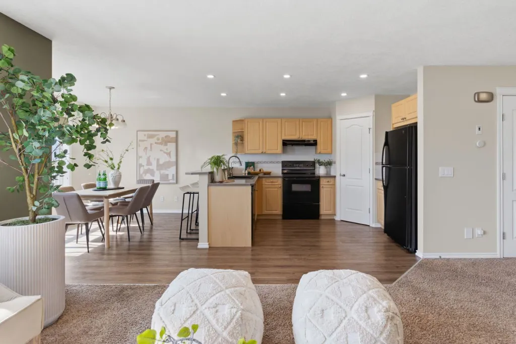 241 Somerside Close SW Calgary AB T2Y 4B6