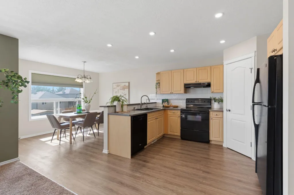 241 Somerside Close SW Calgary AB T2Y 4B6