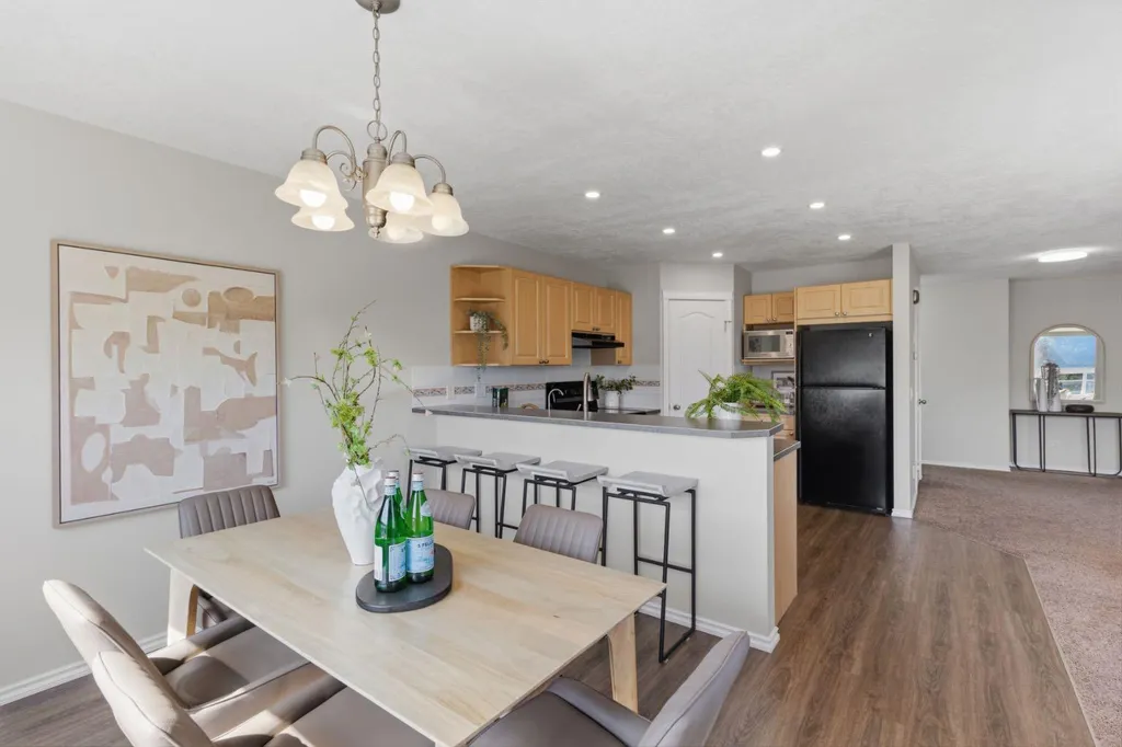 241 Somerside Close SW Calgary AB T2Y 4B6