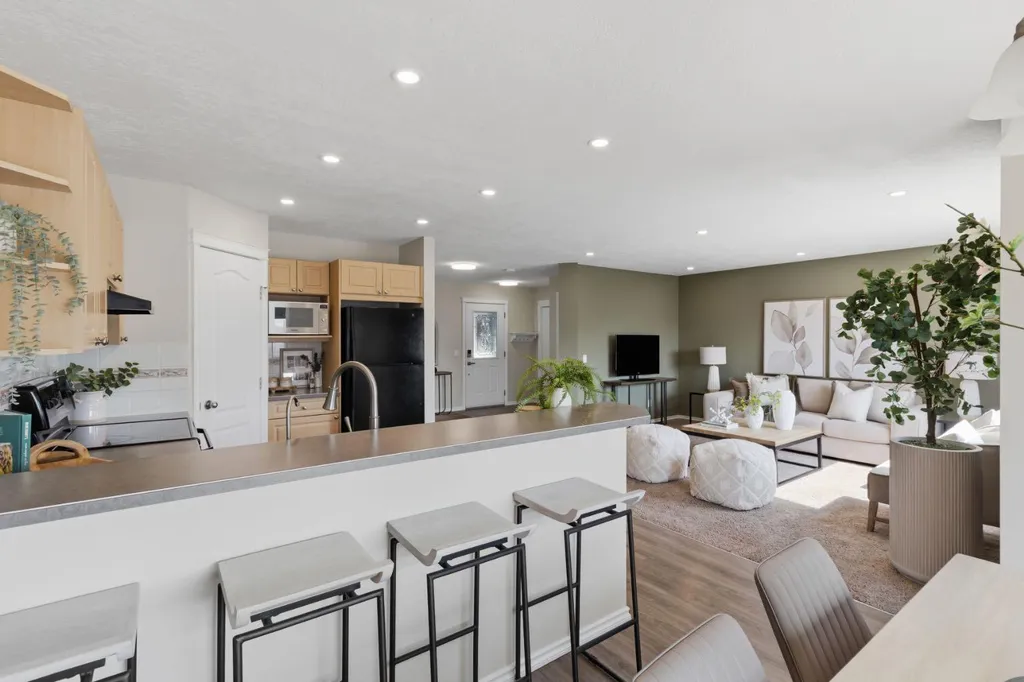 241 Somerside Close SW Calgary AB T2Y 4B6