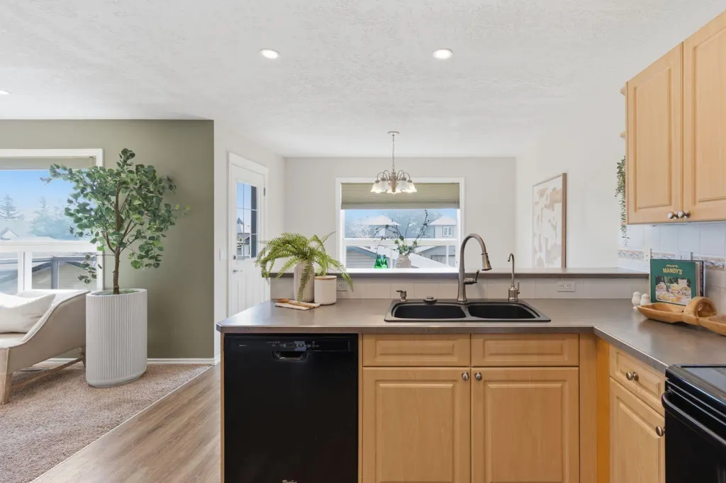 241 Somerside Close SW Calgary AB T2Y 4B6