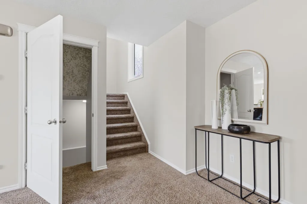 241 Somerside Close SW Calgary AB T2Y 4B6