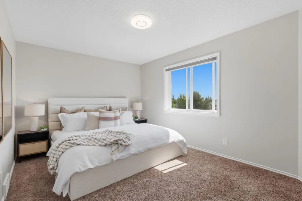 241 Somerside Close SW Calgary AB T2Y 4B6