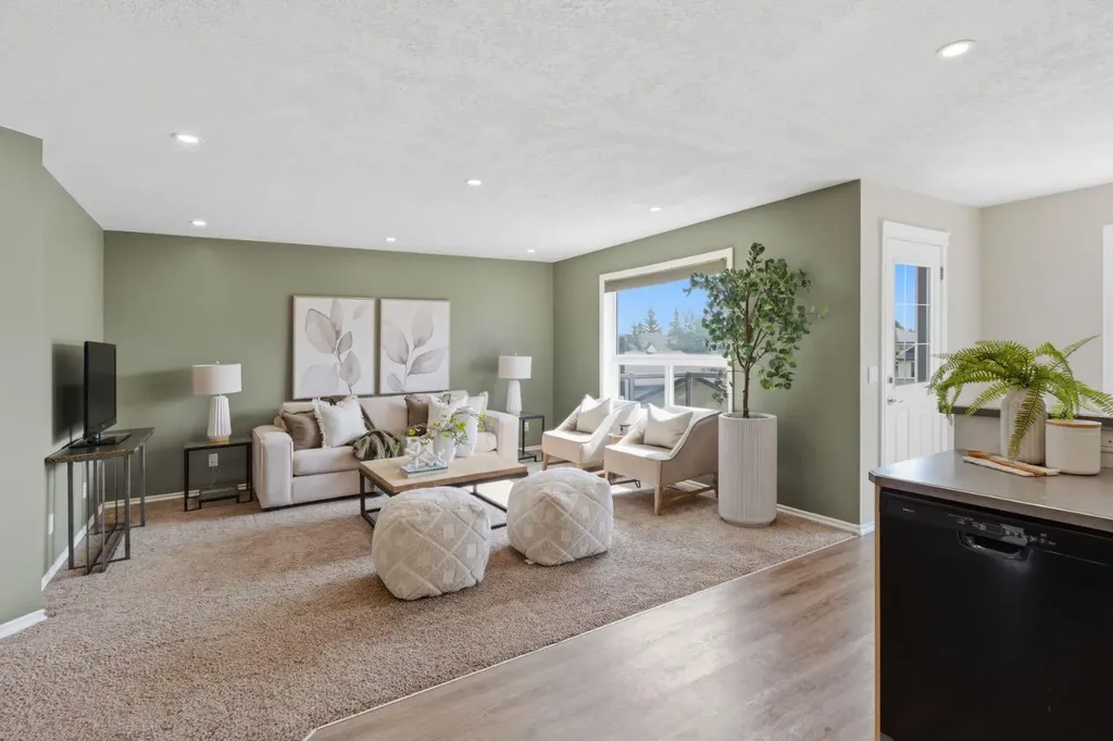 241 Somerside Close SW Calgary AB T2Y 4B6