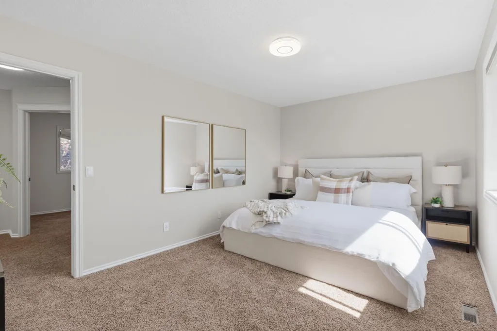 241 Somerside Close SW Calgary AB T2Y 4B6