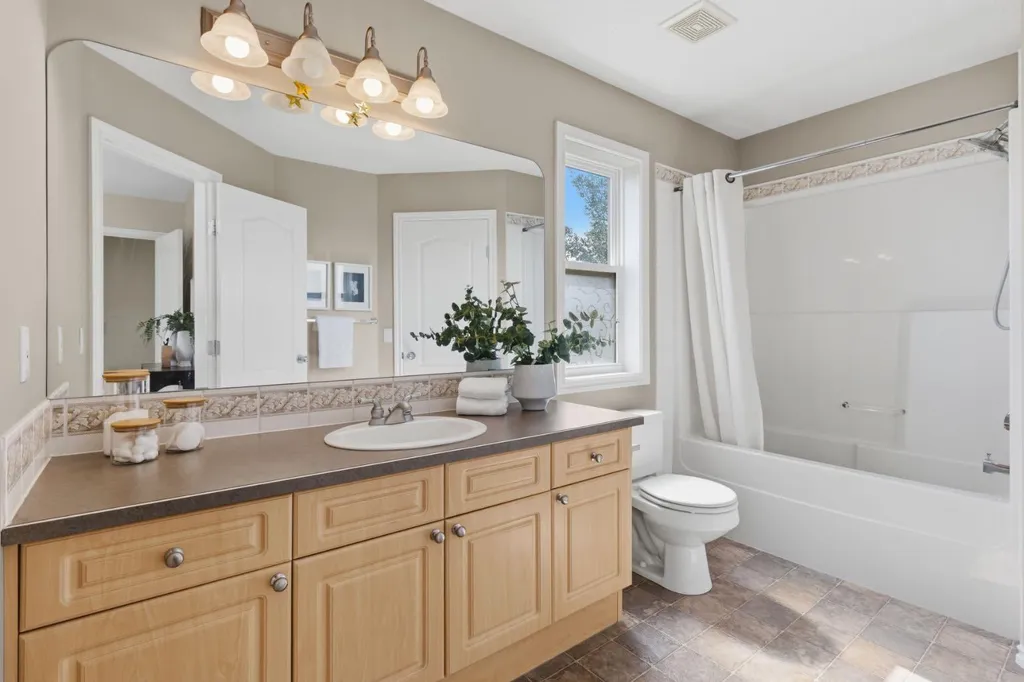 241 Somerside Close SW Calgary AB T2Y 4B6