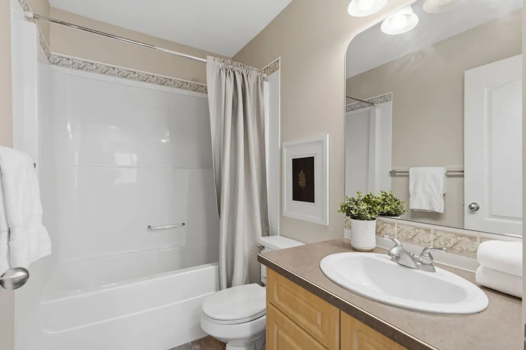 241 Somerside Close SW Calgary AB T2Y 4B6