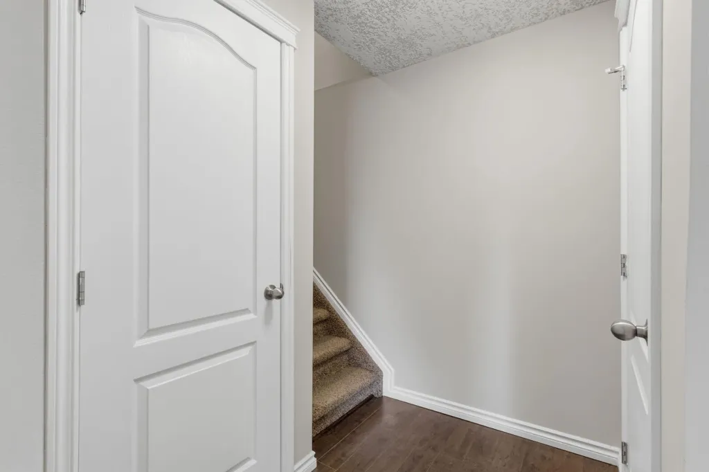241 Somerside Close SW Calgary AB T2Y 4B6