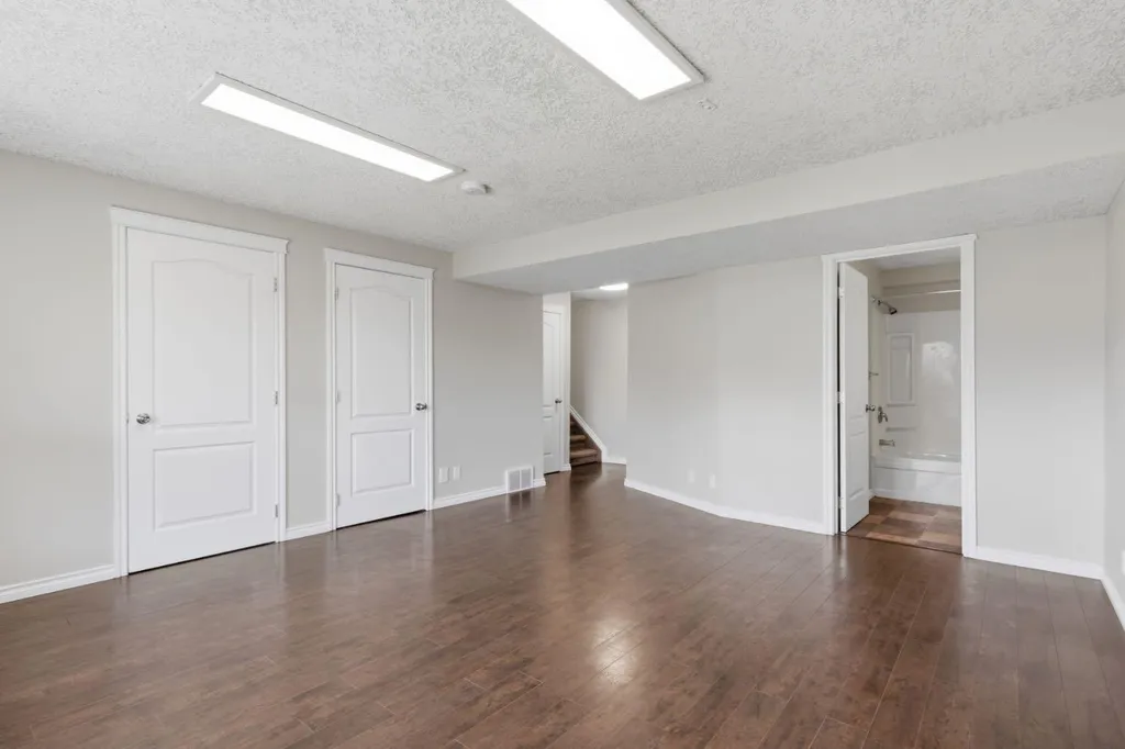 241 Somerside Close SW Calgary AB T2Y 4B6