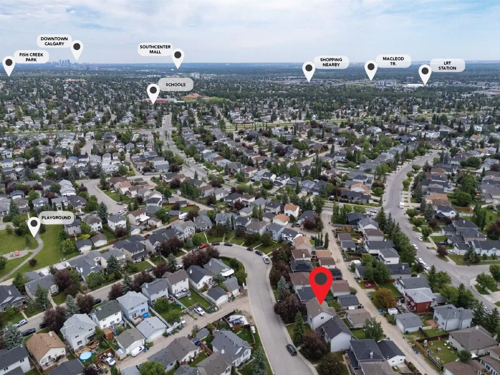 241 Somerside Close SW Calgary AB T2Y 4B6