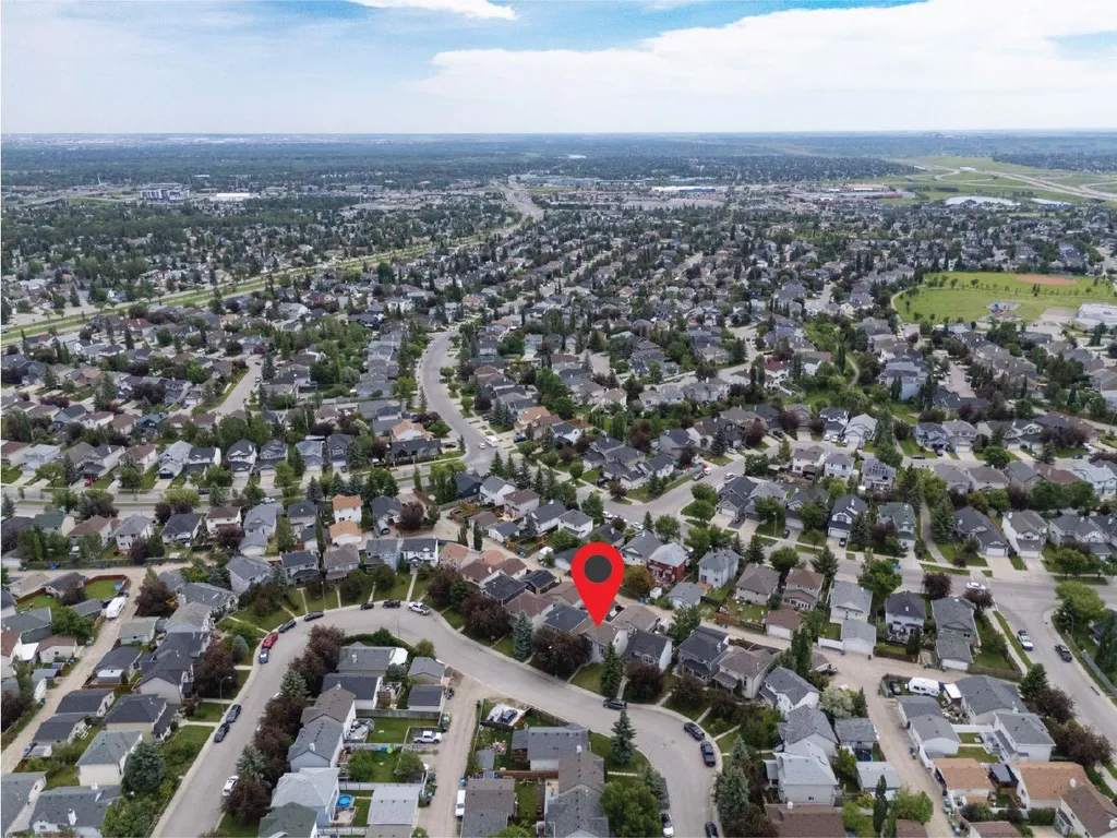 241 Somerside Close SW Calgary AB T2Y 4B6
